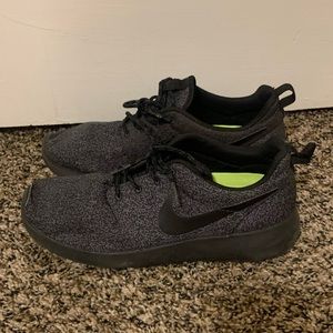 Black Nike Rosche
